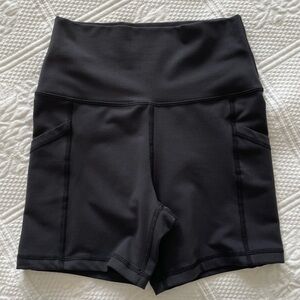 OFFLINE By Aerie The Hugger 5" Pocket Bike Short High Rise Black Small